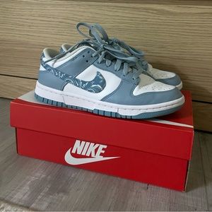 Nike: Paisley Low Dunk Blue